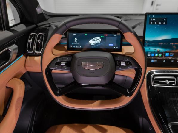 Geely Atlas II с пробегом 2026 года, цена 3 300 000 рублей, 11 км, внедорожник, Автокод Объявления
