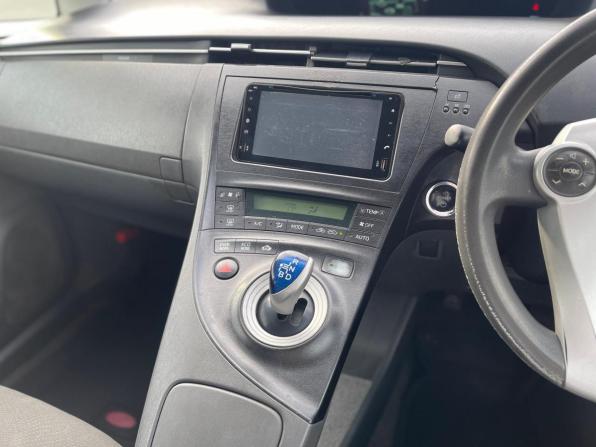 Toyota Prius III (XW30) с пробегом 2010 года, цена 980 000 рублей, 274966 км, лифтбек, Автокод Объявления