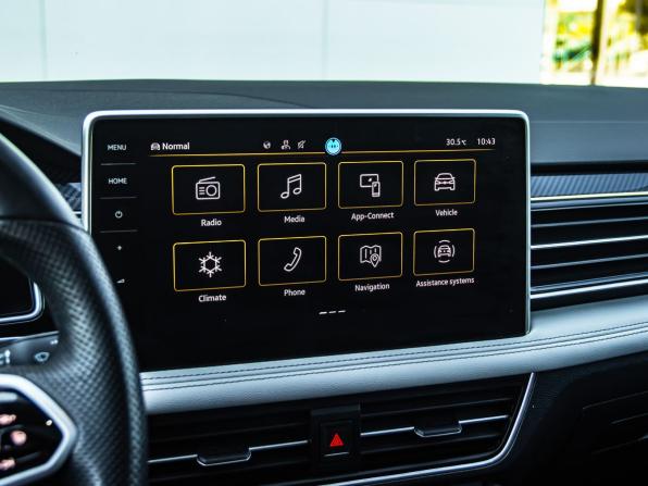 Volkswagen Tiguan II Рестайлинг с пробегом 2023 года, цена 4 050 000 рублей, 14470 км, внедорожник, Автокод Объявления