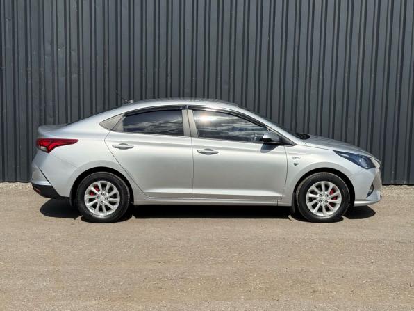 Hyundai Solaris II Рестайлинг с пробегом 2021 года, цена 1 685 000 рублей, 45302 км, седан, Автокод Объявления