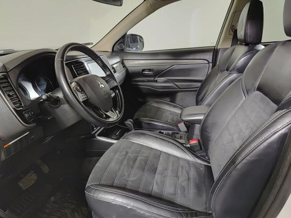 Mitsubishi Outlander III Рестайлинг 3 с пробегом 2022 года, цена 1 949 000 рублей, 204156 км, внедорожник, Автокод Объявления