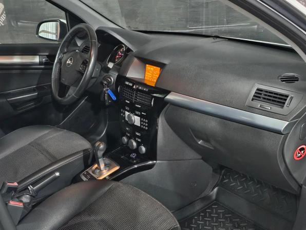 Opel Astra H Рестайлинг с пробегом 2009 года, цена 700 000 рублей, 124013 км, хэтчбек, Автокод Объявления