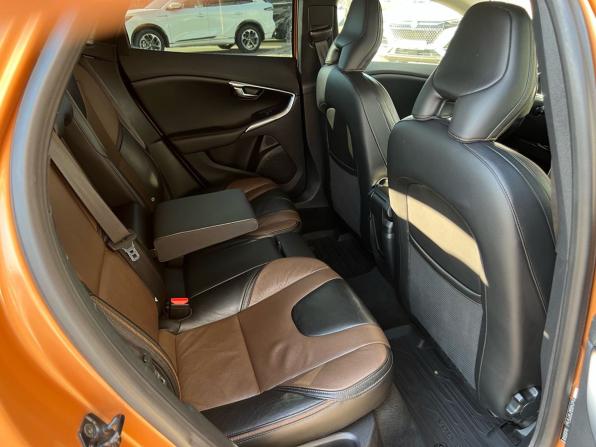Volvo V40 Cross Country I с пробегом 2013 года, цена 1 150 000 рублей, 129417 км, хэтчбек, Автокод Объявления