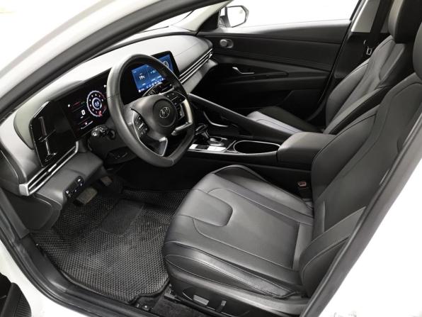 Hyundai Elantra VII (CN7) с пробегом 2021 года, цена 1 990 000 рублей, 53001 км, седан, Автокод Объявления