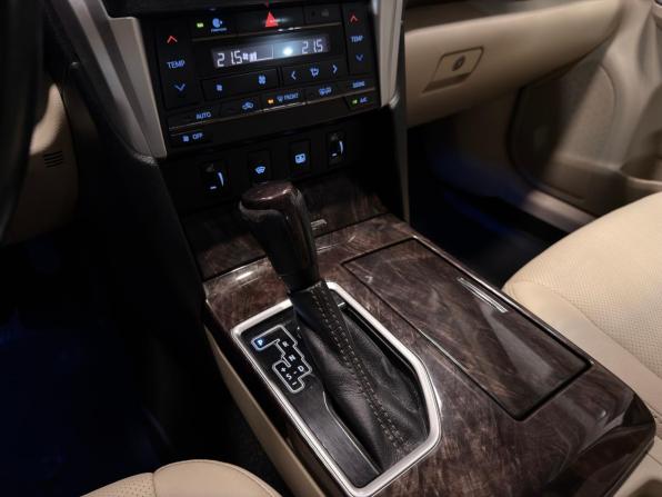 Toyota Camry VII (XV50) Рестайлинг с пробегом 2015 года, цена 1 899 000 рублей, 205000 км, седан, Автокод Объявления