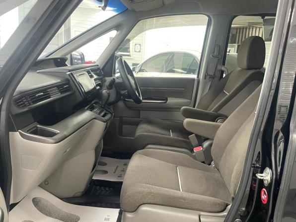 Honda Stepwgn V с пробегом 2015 года, цена 1 530 000 рублей, 138000 км, минивэн, Автокод Объявления