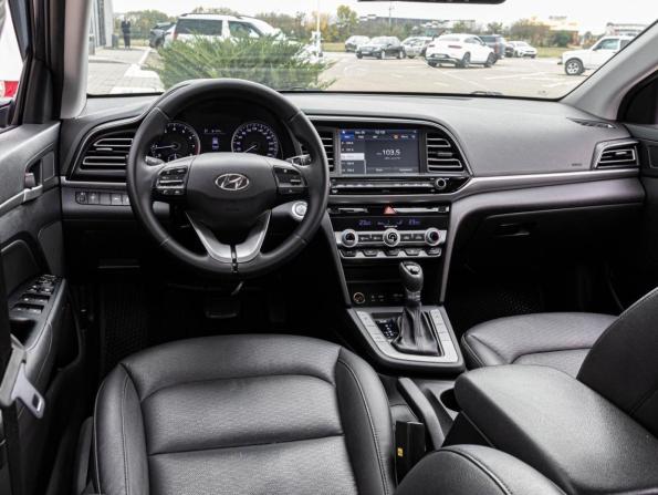 Hyundai Avante VI Рестайлинг с пробегом 2019 года, цена 1 699 000 рублей, 104916 км, седан, Автокод Объявления