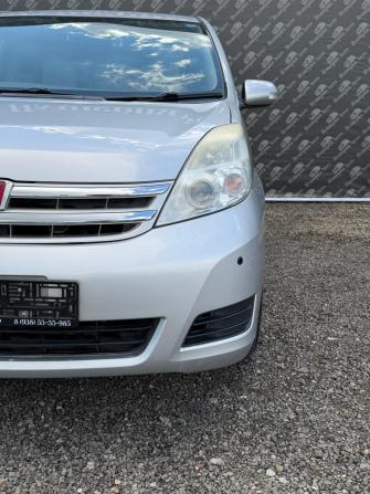 Toyota ISis I Рестайлинг с пробегом 2010 года, цена 1 050 000 рублей, 121300 км, минивэн, Автокод Объявления