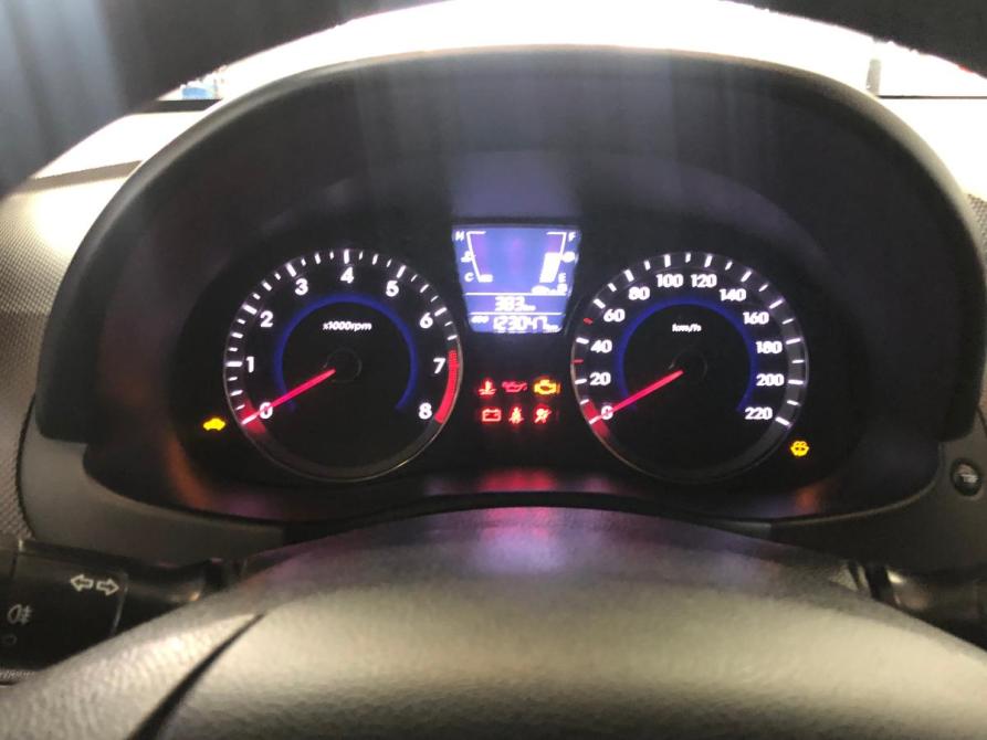 Hyundai Solaris I Курск  - изображение 12