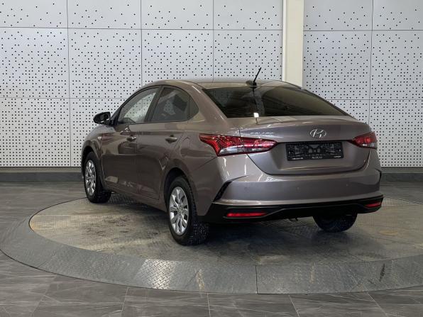 Hyundai Solaris II Рестайлинг с пробегом 2021 года, цена 865 000 рублей, 53186 км, седан, Автокод Объявления
