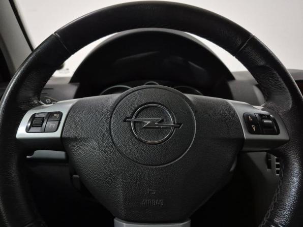 Opel Astra H Рестайлинг с пробегом 2011 года, цена 530 000 рублей, 202126 км, седан, Автокод Объявления