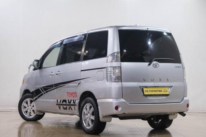 Toyota Voxy I (R60) с пробегом 2006 года, цена 949 000 рублей, 282000 км, компактвэн, Автокод Объявления