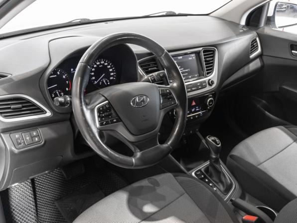 Hyundai Solaris II с пробегом 2018 года, цена 1 315 500 рублей, 151542 км, седан, Автокод Объявления