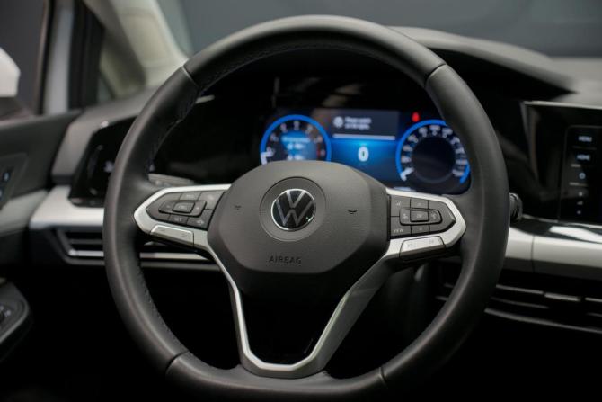 Volkswagen Golf VIII с пробегом 2022 года, цена 2 455 000 рублей, 61561 км, хэтчбек, Автокод Объявления
