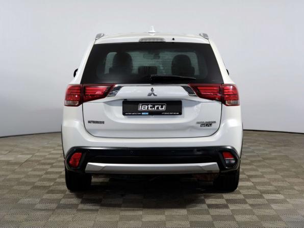 Mitsubishi Outlander III Рестайлинг 2 с пробегом 2015 года, цена 1 348 000 рублей, 238094 км, внедорожник, Автокод Объявления