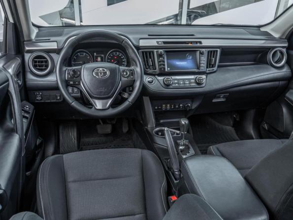 Toyota RAV4 IV (XA40) Рестайлинг с пробегом 2018 года, цена 2 398 000 рублей, 137908 км, внедорожник, Автокод Объявления
