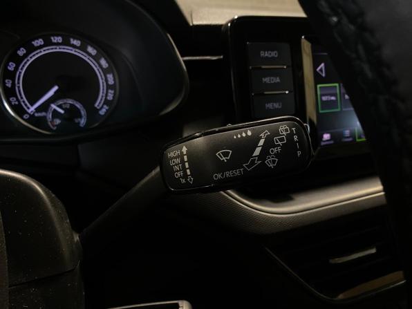 Skoda Rapid II с пробегом 2021 года, цена 1 349 000 рублей, 93070 км, лифтбек, Автокод Объявления