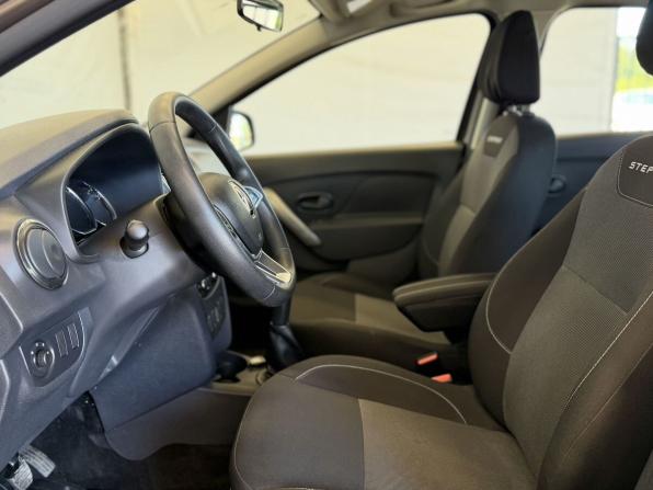 Renault Logan II Рестайлинг с пробегом 2020 года, цена 1 410 000 рублей, 22000 км, седан, Автокод Объявления