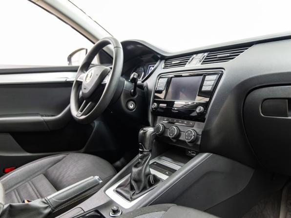 Skoda Octavia III (A7) Рестайлинг с пробегом 2018 года, цена 1 538 000 рублей, 122941 км, лифтбек, Автокод Объявления