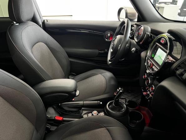 Mini Hatch III (F55/F56) Рестайлинг с пробегом 2020 года, цена 2 199 000 рублей, 47901 км, хэтчбек, Автокод Объявления