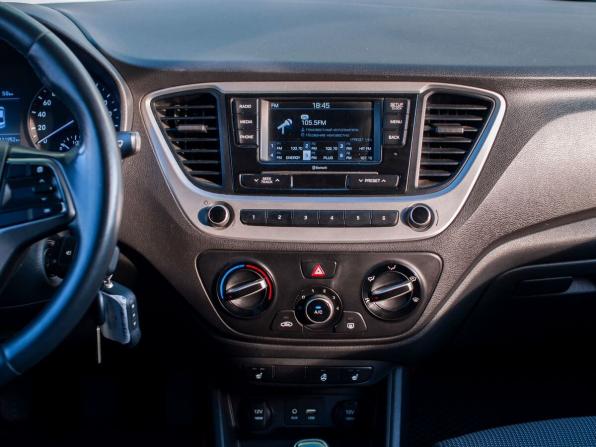 Hyundai Solaris II с пробегом 2017 года, цена 1 220 000 рублей, 121952 км, седан, Автокод Объявления