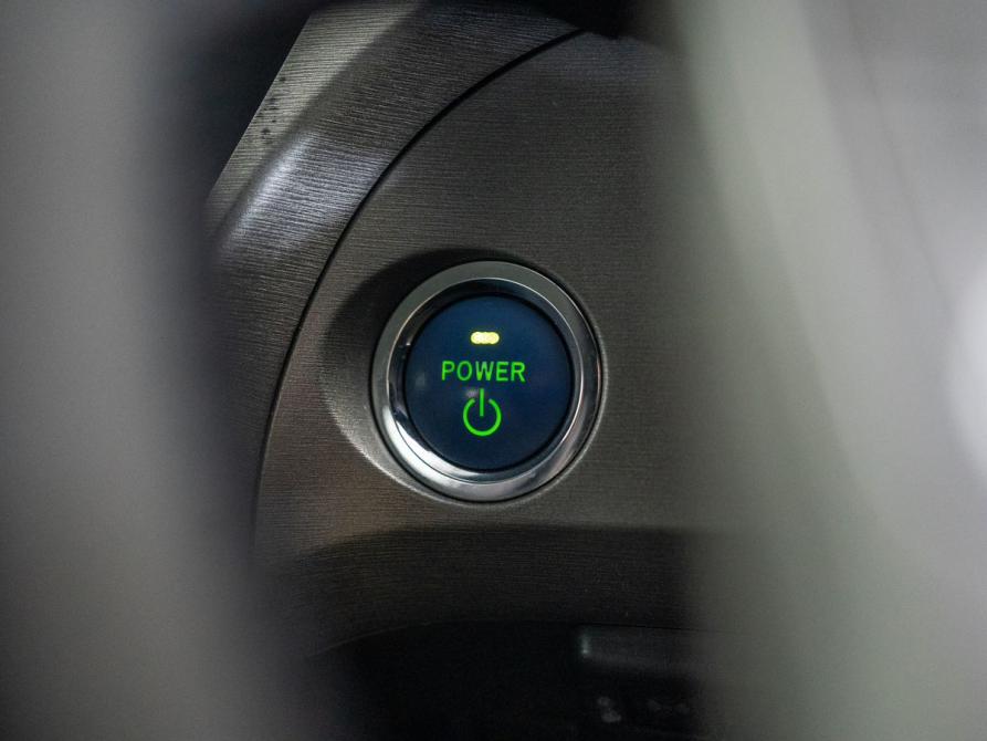 Toyota Prius III Рестайлинг (XW30) Иркутск  - изображение 15