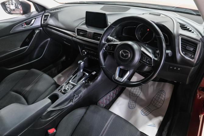Mazda Axela III с пробегом 2017 года, цена 1 549 000 рублей, 118000 км, хэтчбек, Автокод Объявления