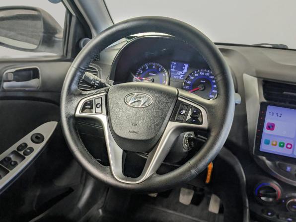 Hyundai Solaris I Рестайлинг с пробегом 2015 года, цена 939 900 рублей, 157500 км, седан, Автокод Объявления