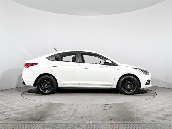 Hyundai Solaris II с пробегом 2017 года, цена 1 078 000 рублей, 100441 км, седан, Автокод Объявления
