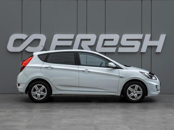 Hyundai Solaris I с пробегом 2014 года, цена 880 000 рублей, 185580 км, хэтчбек, Автокод Объявления