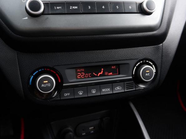 Kia Rio III Рестайлинг с пробегом 2016 года, цена 883 000 рублей, 165990 км, седан, Автокод Объявления