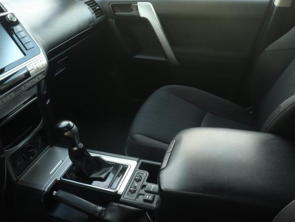 Toyota Land Cruiser Prado 150 Series Рестайлинг 2 с пробегом 2019 года, цена 4 290 000 рублей, 149845 км, внедорожник, Автокод Объявления