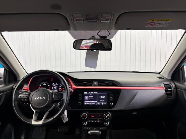 Kia Rio IV Рестайлинг с пробегом 2022 года, цена 1 697 000 рублей, 65000 км, седан, Автокод Объявления