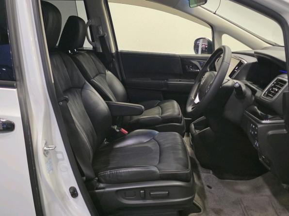Honda Odyssey V Рестайлинг с пробегом 2017 года, цена 2 400 000 рублей, 159306 км, минивэн, Автокод Объявления
