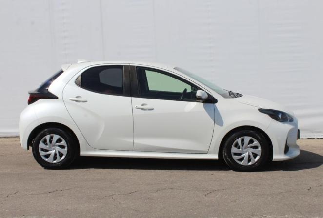 Toyota Yaris IV с пробегом 2020 года, цена 1 330 000 рублей, 85000 км, хэтчбек, Автокод Объявления