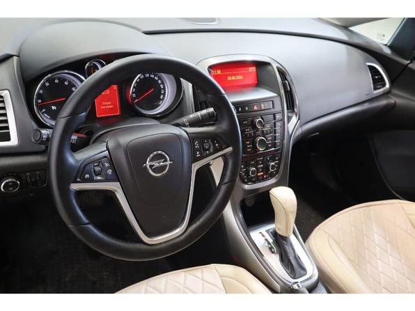 Opel Astra J Рестайлинг с пробегом 2013 года, цена 690 000 рублей, 165679 км, седан, Автокод Объявления