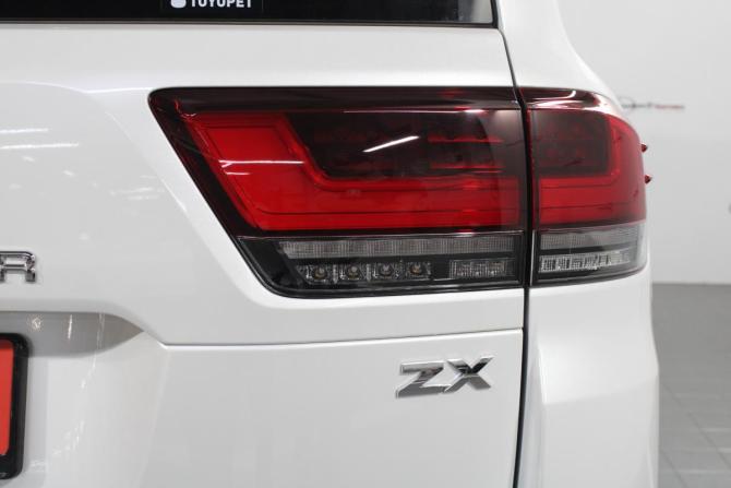 Toyota Land Cruiser 300 Series с пробегом 2024 года, цена 13 400 000 рублей, 25 км, внедорожник, Автокод Объявления