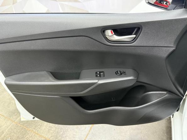Hyundai Solaris II с пробегом 2017 года, цена 1 110 000 рублей, 159000 км, седан, Автокод Объявления