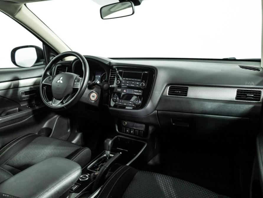 Mitsubishi Outlander III Рестайлинг 2 Санкт-Петербург  - изображение 9