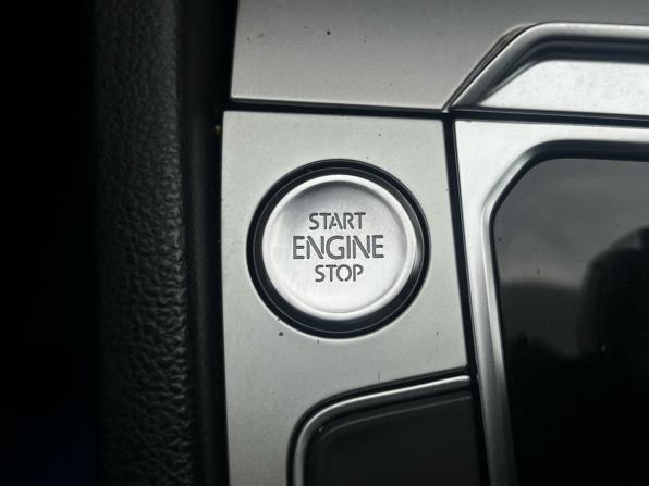 Volkswagen Passat B8 с пробегом 2016 года, цена 1 470 000 рублей, 304764 км, универсал, Автокод Объявления