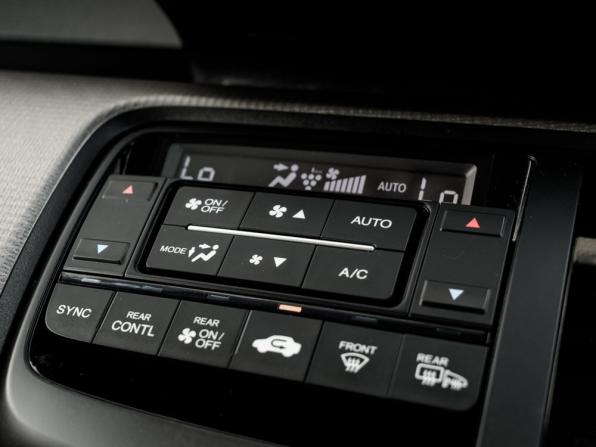 Honda Stepwgn V Рестайлинг с пробегом 2020 года, цена 2 370 000 рублей, 102012 км, минивэн, Автокод Объявления