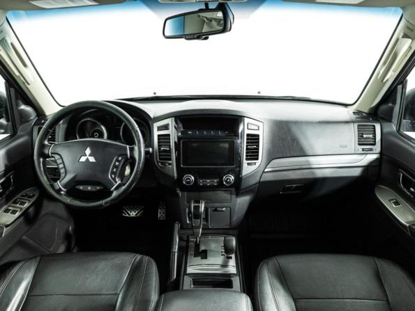 Mitsubishi Pajero IV Рестайлинг 2 с пробегом 2017 года, цена 2 199 777 рублей, 262395 км, внедорожник, Автокод Объявления