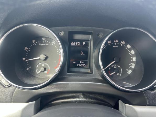 Skoda Yeti I Рестайлинг с пробегом 2014 года, цена 1 293 000 рублей, 176991 км, внедорожник, Автокод Объявления