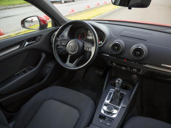 Audi A3 III (8V) Рестайлинг с пробегом 2019 года, цена 1 999 000 рублей, 97384 км, седан, Автокод Объявления