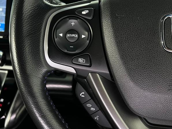 Honda Stepwgn V Рестайлинг с пробегом 2019 года, цена 2 600 000 рублей, 52000 км, минивэн, Автокод Объявления