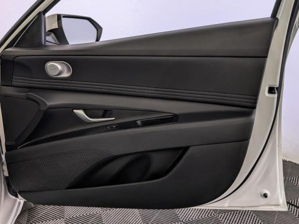 Hyundai Elantra VII (CN7) Рестайлинг с пробегом 2024 года, цена 2 140 000 рублей, 34821 км, седан, Автокод Объявления