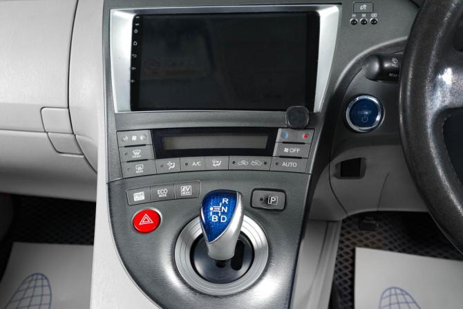 Toyota Prius III (XW30) с пробегом 2014 года, цена 1 049 000 рублей, 322647 км, лифтбек, Автокод Объявления