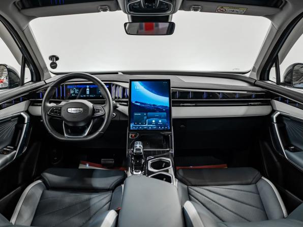 Geely Atlas II с пробегом 2023 года, цена 3 200 000 рублей, 20610 км, внедорожник, Автокод Объявления