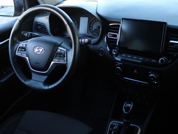 Hyundai Solaris II Рестайлинг с пробегом 2021 года, цена 1 789 000 рублей, 48385 км, седан, Автокод Объявления