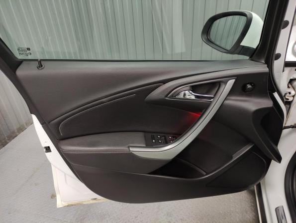 Opel Astra J Рестайлинг с пробегом 2012 года, цена 787 000 рублей, 175360 км, хэтчбек, Автокод Объявления